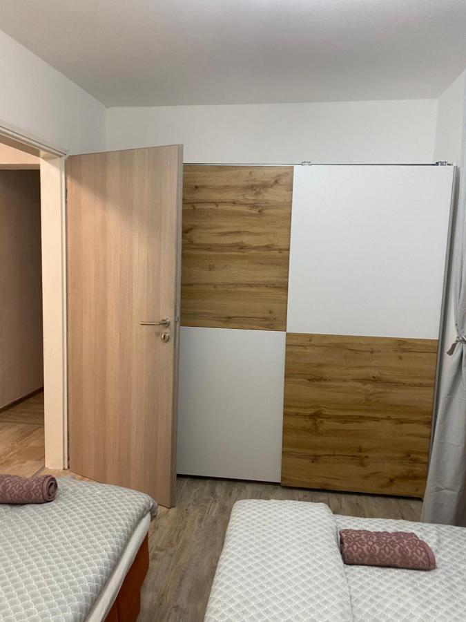 Apartman Laura Apartment Смолянац Екстериор снимка